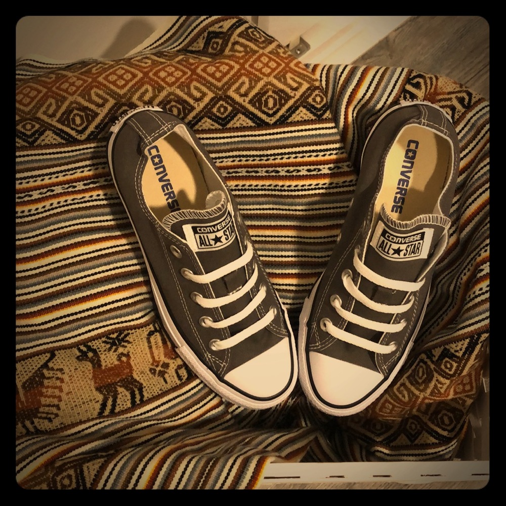 NIB Charcoal Grey Converse Chuck Taylors Size 6